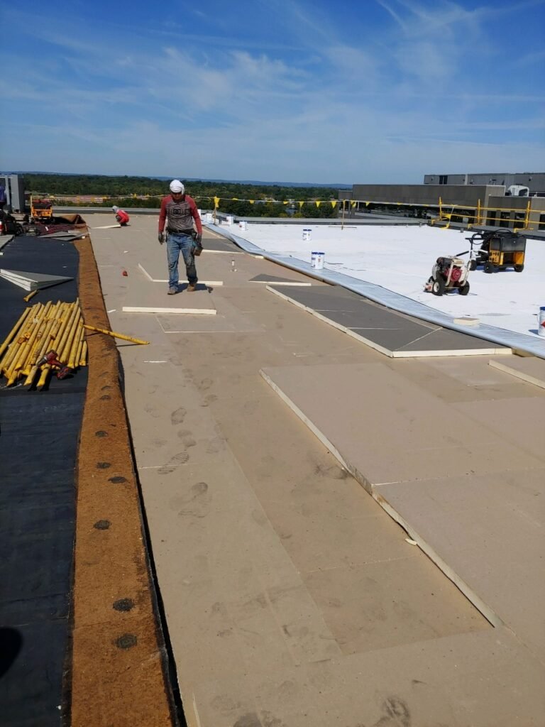 عوازل أسطح الدمام | أفضل حلول العزل الحراري والمائي بضمان طويل